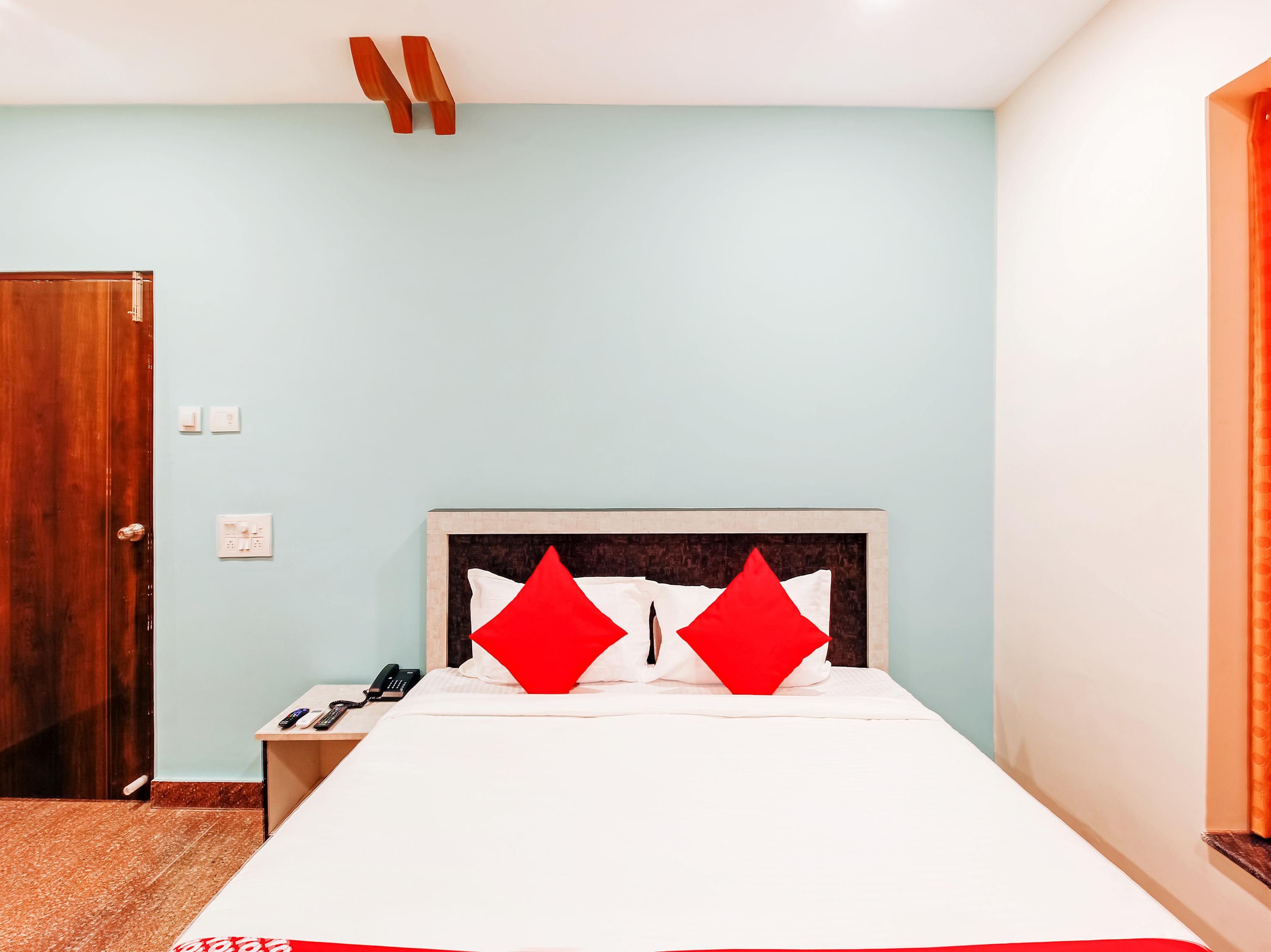 Capital O Hotel Vaishnavi Secunderabad Exterior photo